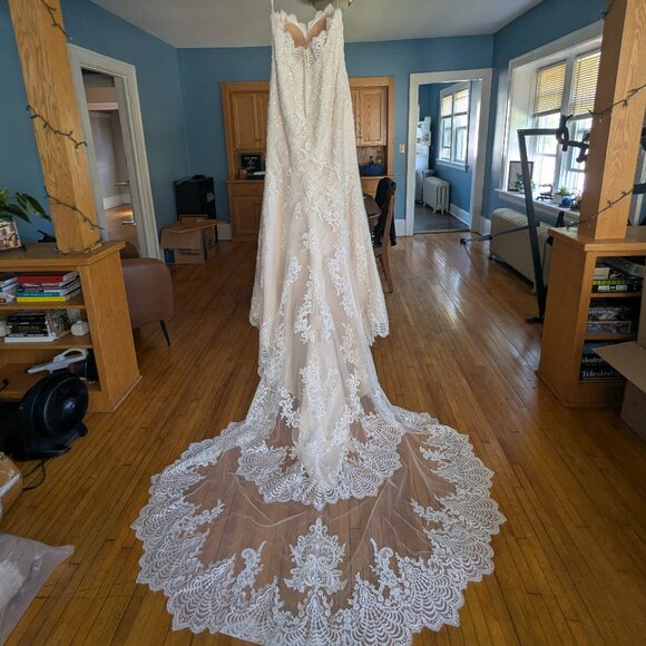 Maggie Sottero Mermaid Wedding Dress - Picture 1 of 9